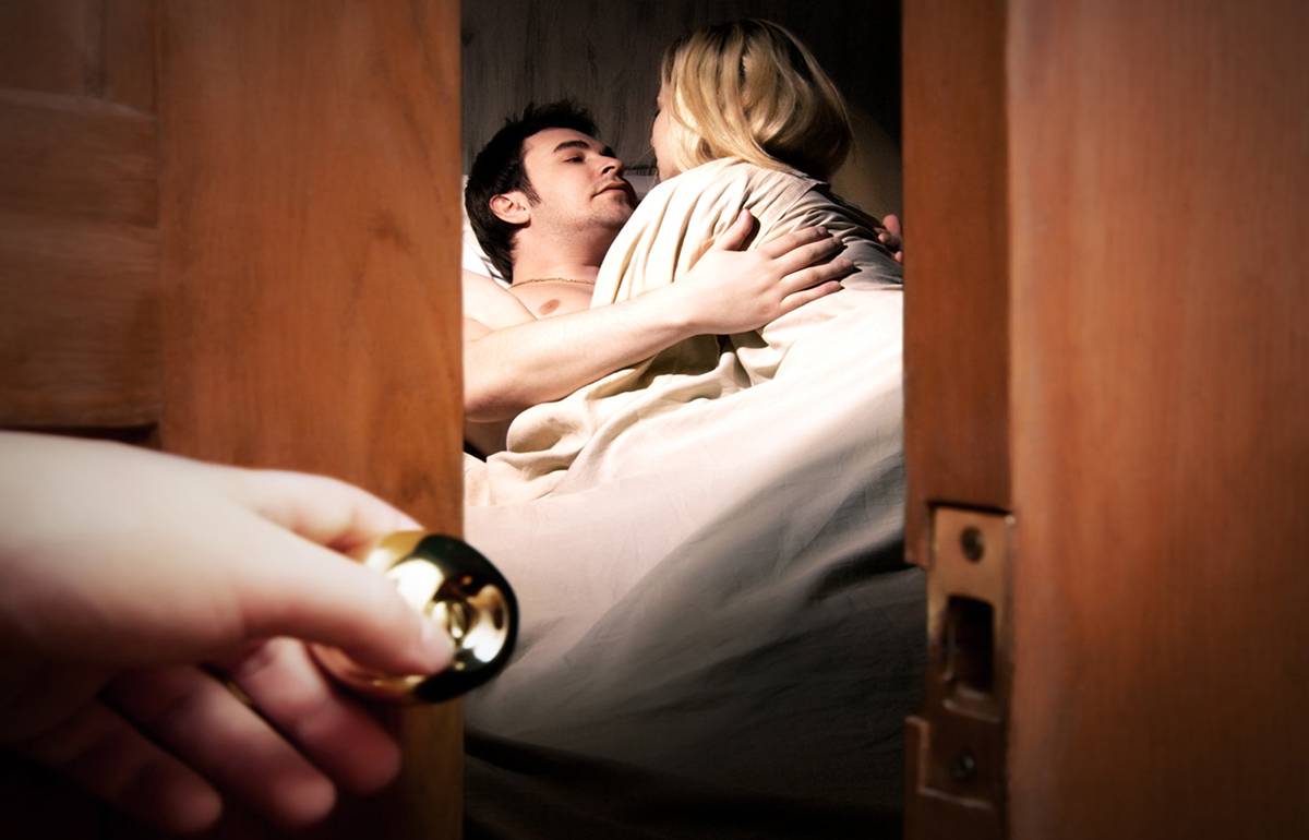 Đ&atilde; từng xảy ra rất nhiều vụ việc hy hữu &lsquo;cười ra nước mắt&rsquo; v&igrave; bị bắt quả tang ngoại t&igrave;nh ở Trung Quốc