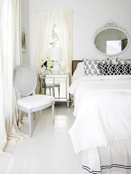 Sự kết hợp ho&agrave;n hảo của 3 m&agrave;u trắng ngọc trai, kem v&agrave; đen