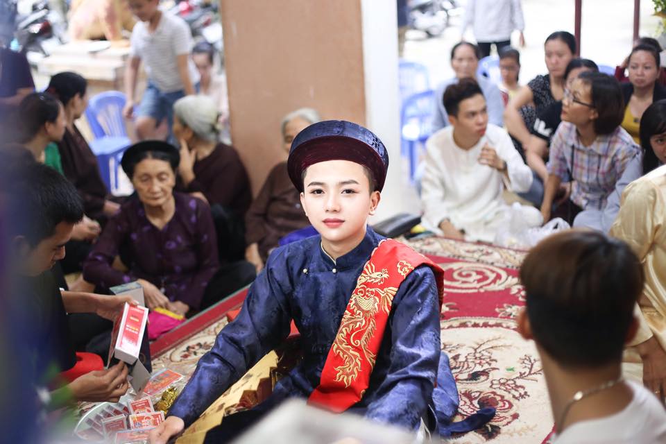 D&acirc;n mạng ph&aacute;t &lsquo;cuồng&rsquo; mỹ nam hầu đồng đến từ Thanh H&oacute;a