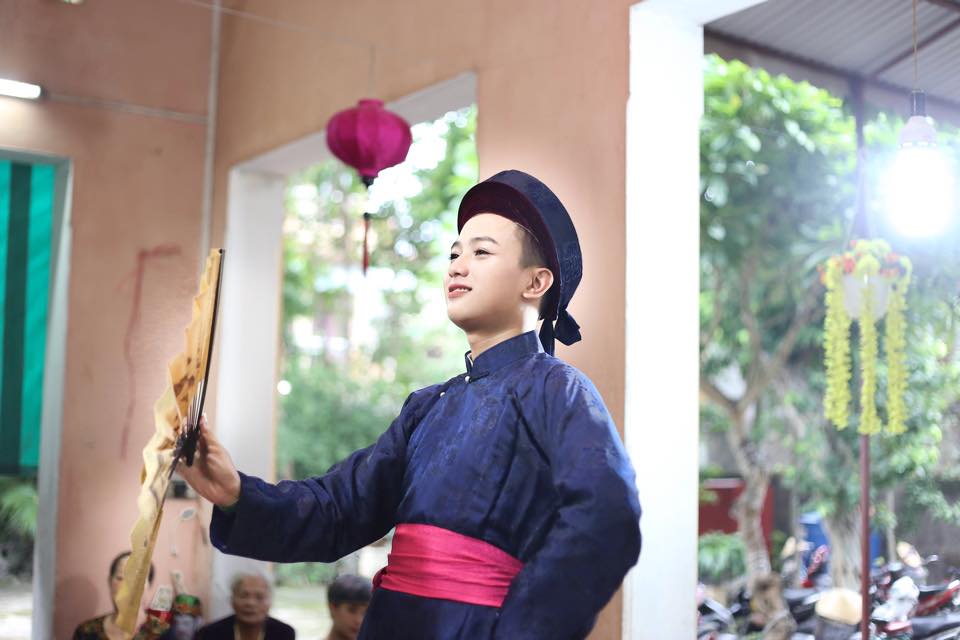 D&acirc;n mạng ph&aacute;t &lsquo;cuồng&rsquo; mỹ nam hầu đồng đến từ Thanh H&oacute;a