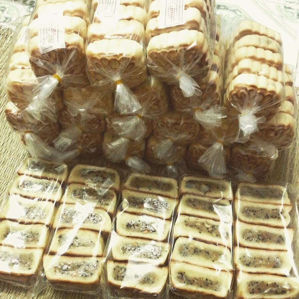 &lsquo;Giật m&igrave;nh&rsquo; gi&aacute; b&aacute;nh trung thu handmade sau rằm