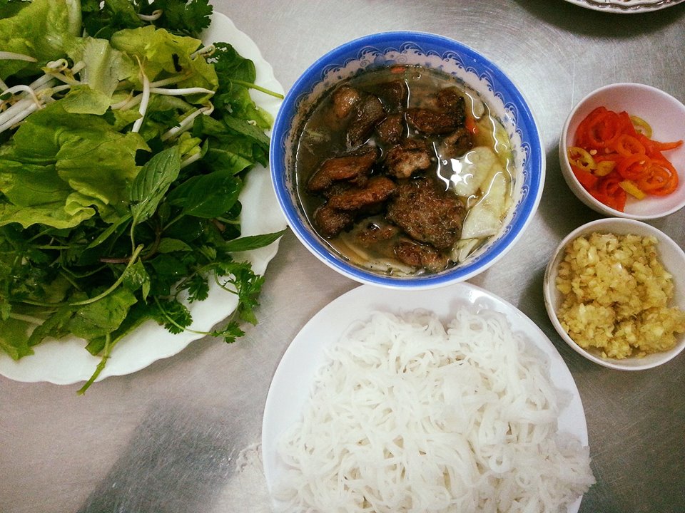 Qu&aacute;n b&uacute;n chả Hương Li&ecirc;n m&agrave; Tổng thống Obama ăn c&oacute; g&igrave; đặc biệt?