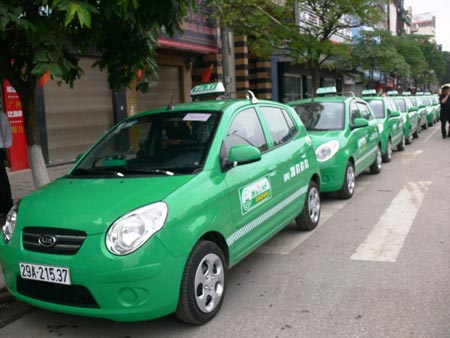 H&agrave; Nội: Nhiều h&atilde;ng taxi giảm gi&aacute; cước