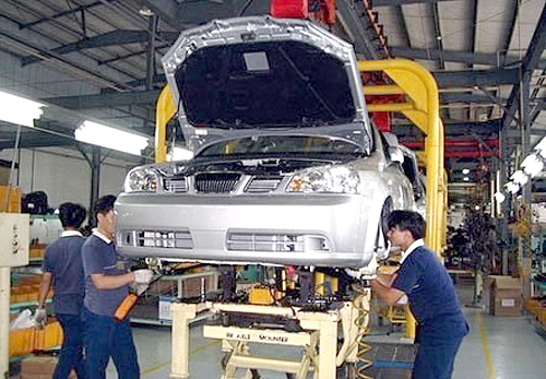 Kinh tế kh&oacute; khăn, người Việt vẫn chịu kh&oacute; tậu xế hộp
