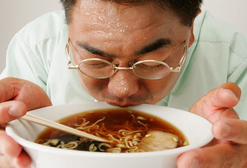 Ăn uống qu&aacute; n&oacute;ng dễ mắc ung thư thực quản