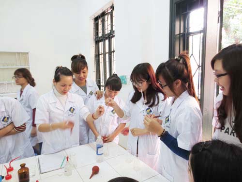 Đ&agrave;o tạo nh&acirc;n lực, n&acirc;ng cao chất lượng ng&agrave;nh Y tế