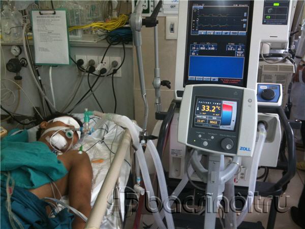 Cảm động người chồng nằm cấp cứu kh&ocirc;ng qu&ecirc;n vợ &lsquo;l&acirc;m bồn&rsquo;