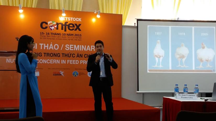 Tại sao người Mỹ treo ngược chân gà lên sau khi thịt? Tại sao người Mỹ treo ngược chân gà lên sau khi thịt?