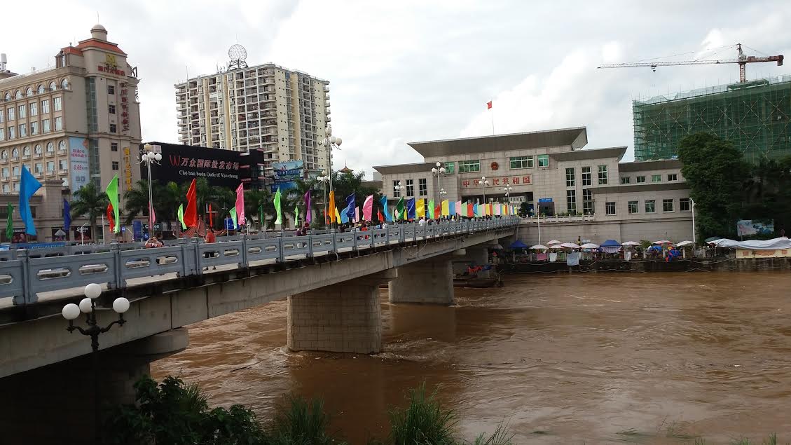 Cửa khẩu M&oacute;ng C&aacute;i: &lsquo;Xua đuổi&rsquo; 182 lượt người đang t&igrave;m đường sang Trung Quốc