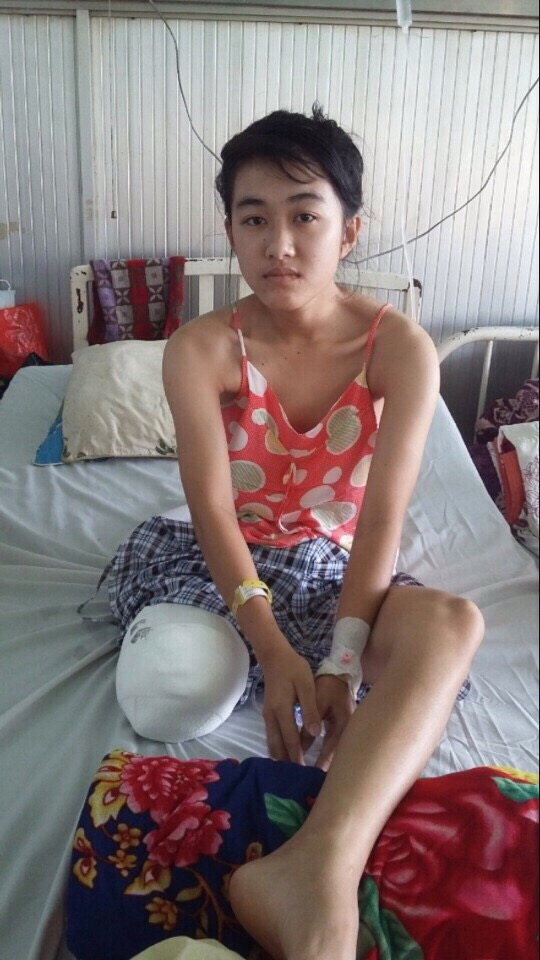 Nữ sinh bị cưa ch&acirc;n: Sở Y tế Đắk Lắk xin lỗi trong cuộc họp b&aacute;o