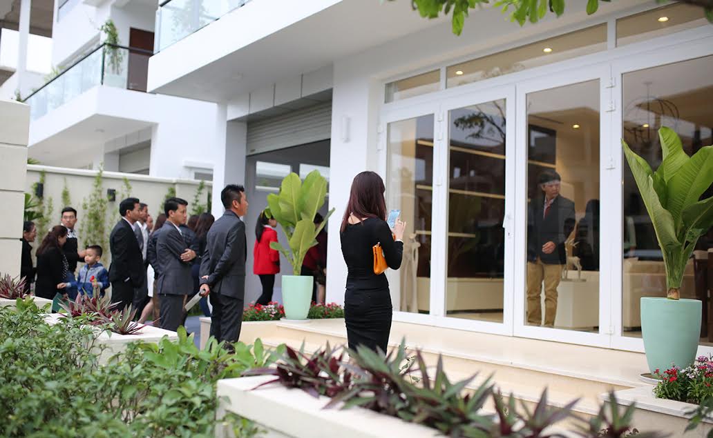 Nh&agrave; đầu tư H&agrave; Nội đổ về Sầm Sơn xem biệt thự FLC L&rsquo;Amoura