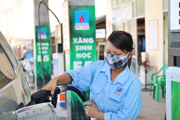 &lsquo;Khai tử&rsquo; xăng RON 92 tại 8 tỉnh th&agrave;nh