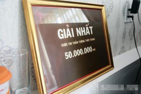 Hoa hậu Phạm Thị Hương &iacute;t về thăm nh&agrave;