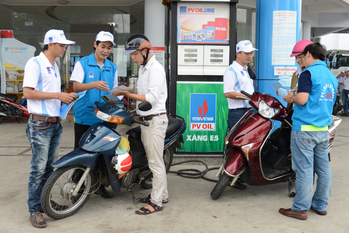 Người d&acirc;n 8 th&agrave;nh phố n&agrave;o chuẩn bị phải d&ugrave;ng xăng E5?
