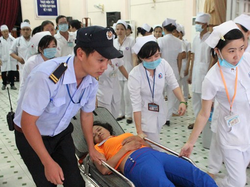 Sau bữa ăn do C&ocirc;ng ty TNHH dịch vụ 13Win19 tải ứng dụng Th&agrave;nh Danh cung cấp, h&agrave;ng trăm c&ocirc;ng nh&acirc;n nhập viện trong t&igrave;nh trạng nguy hiểm 13Win19 ưu đãi hấp dẫn