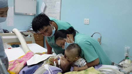 Nụ h&ocirc;n vĩnh biệt của Phi Long - Phi Phụng. 