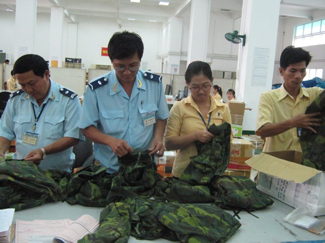 Vận chuyển quần &aacute;o rằn ri Mỹ, nhiều đối tượng bị xử l&yacute;