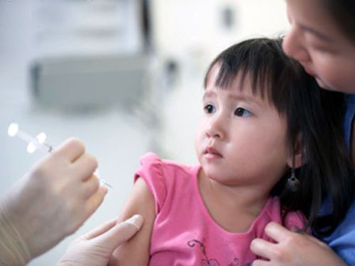 Bộ Y tế khuyến c&aacute;o kh&ocirc;ng n&ecirc;n tự ti&ecirc;m vắc xin &lsquo;x&aacute;ch tay&rsquo;