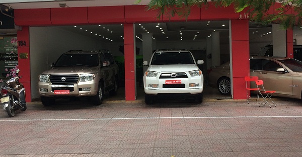 Thị trường &ocirc; t&ocirc; cũ vắng b&oacute;ng kh&aacute;ch trong những ng&agrave;y đầu năm. Ảnh: Vũ Sơn