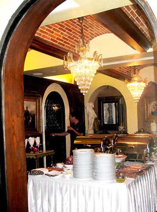 Biệt thự bạc tỷ d&aacute;t v&agrave;ng của Ngỗ Mỹ Uy&ecirc;n