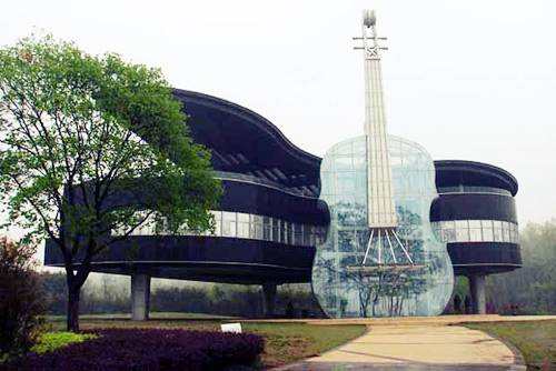 Ng&ocirc;i nh&agrave; độc lạ h&igrave;nh đ&agrave;n piano