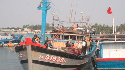 T&agrave;u c&aacute; QNa 91939 trở về đất liền