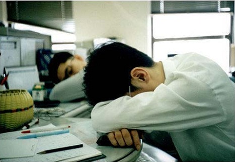 Cấm ngủ trưa trong văn ph&ograve;ng l&agrave; qu&aacute; cần thiết 
