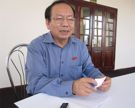 Gi&aacute;o sư Nguyễn Đăng Vang chia sẻ về nguy&ecirc;n nh&acirc;n khiến người d&acirc;n phải đổ bỏ sữa b&ograve;