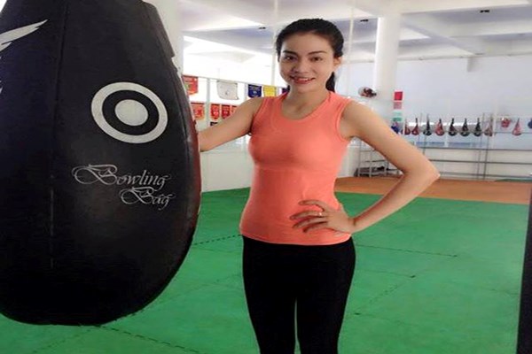 Hải yến nhận đi chụp h&igrave;nh với người đ&agrave;n &ocirc;ng t&ecirc;n L&acirc;m sau khi tập thể h&igrave;nh về