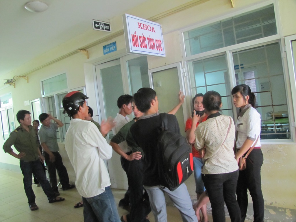 Đ&atilde; c&oacute; kh&ocirc;ng &iacute;t vụ việc b&aacute;c sĩ bị đ&aacute;nh, bị h&agrave;nh hung trong bệnh viện suốt thời gian qua