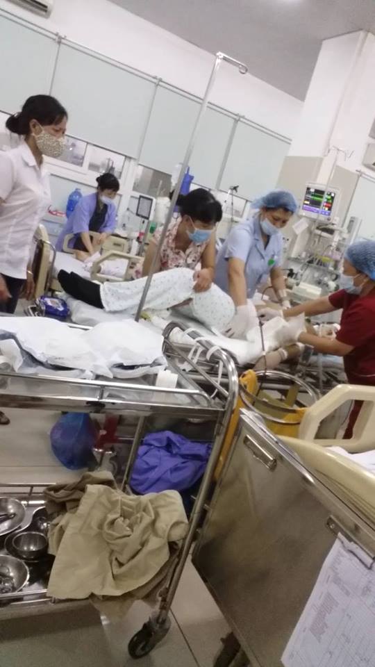 Mặc d&ugrave; được c&aacute;c sĩ ở Bệnh viện Bạch Mai cứu chữa nhưng sản phụ &Aacute;nh vẫn kh&ocirc;ng qua khỏi