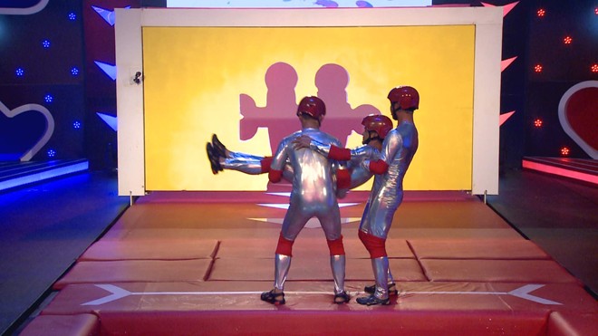 Gameshow tr&ecirc;n VTV3 Người đi xuy&ecirc;n tường đang nhận được rất nhiều sự y&ecirc;u th&iacute;ch