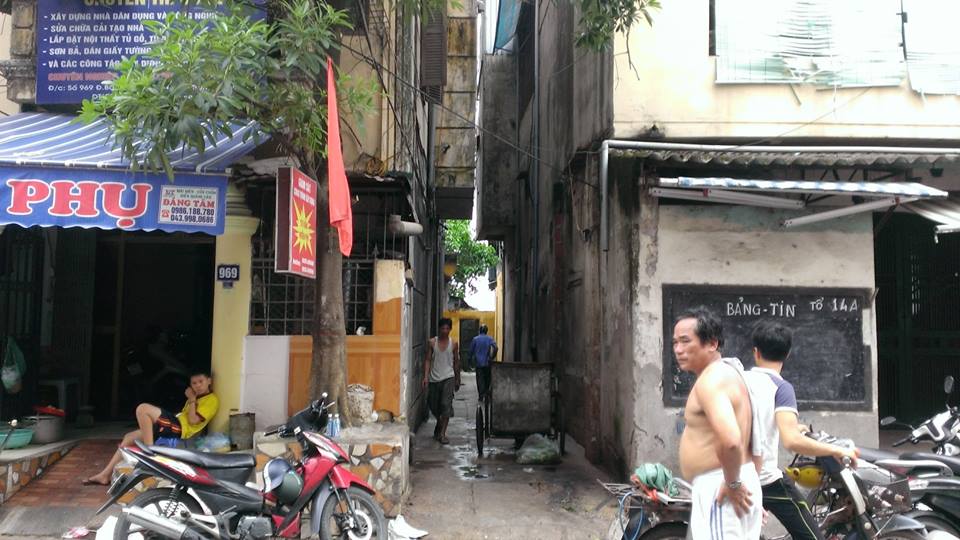 Người đ&agrave;n &ocirc;ng lạ mặt tử vong trong nh&agrave; về sinh