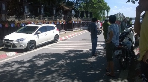 Người đ&agrave;n &ocirc;ng chết trong xế hộp c&ugrave;ng bức thư tuyệt mệnh