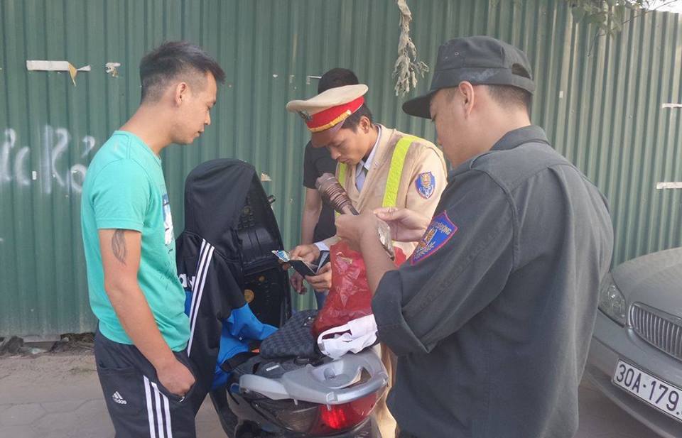 Cần sa trong cốp xe SH của người đ&agrave;n &ocirc;ng xăm trổ