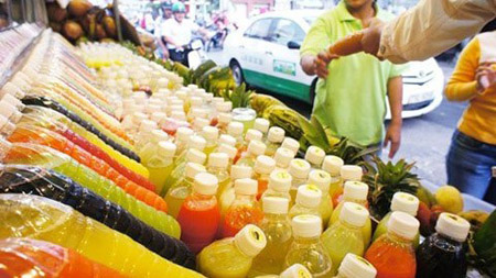 Sinh tố tr&aacute;i c&acirc;y c&oacute; nguồn gốc từ nhiều nguồn nguyện liệu độc hại kh&aacute;c nhau