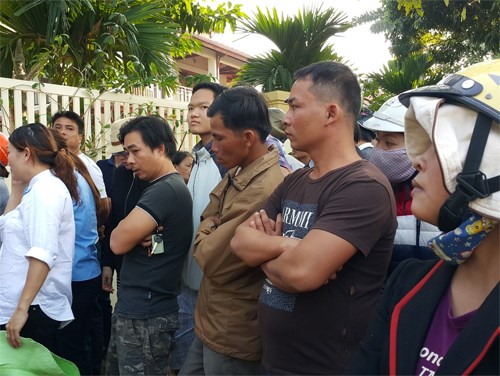 B&aacute;o giới nước mi&ecirc;u tả h&agrave;ng trăm người chờ để viếng &ocirc;ng Nguyễn B&aacute; Thanh