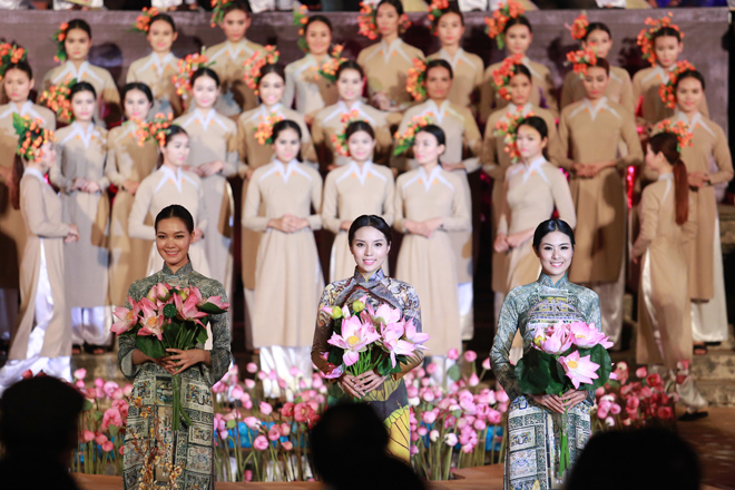 Thùy Dung, Nguyễn Cao Kỳ Duyên, Ngọc Hân được chọn làm vedette cho buổi trình diễn Thùy Dung, Nguyễn Cao Kỳ Duyên, Ngọc Hân được chọn làm vedette cho buổi trình diễn