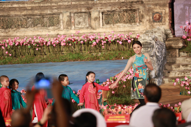 Đây là lần đầu tiên hoa hậu Kỳ Duyên trình diễn thời trang Đây là lần đầu tiên hoa hậu Kỳ Duyên trình diễn thời trang