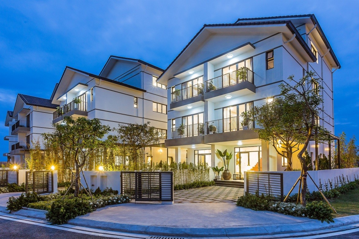 Với 3 phong cách nội thất chủ đạo: countryside style, cổ điển, hiện đại và một căn mẫu bàn giao theo Tiêu chuẩn liền tường, khách 13Win22 com tỷ lệ cược cao khỏi ngỡ ngàng trước vẻ đẹp tinh tế của các căn biệt thự.
