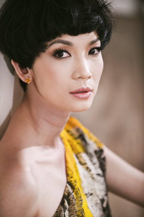 Xuân Lan thường mang tới cho khán giả gu thời trang hiện đại, phong cách và bộ tóc ngắn cũn cỡn như đàn ông nhưng rất nữ tính