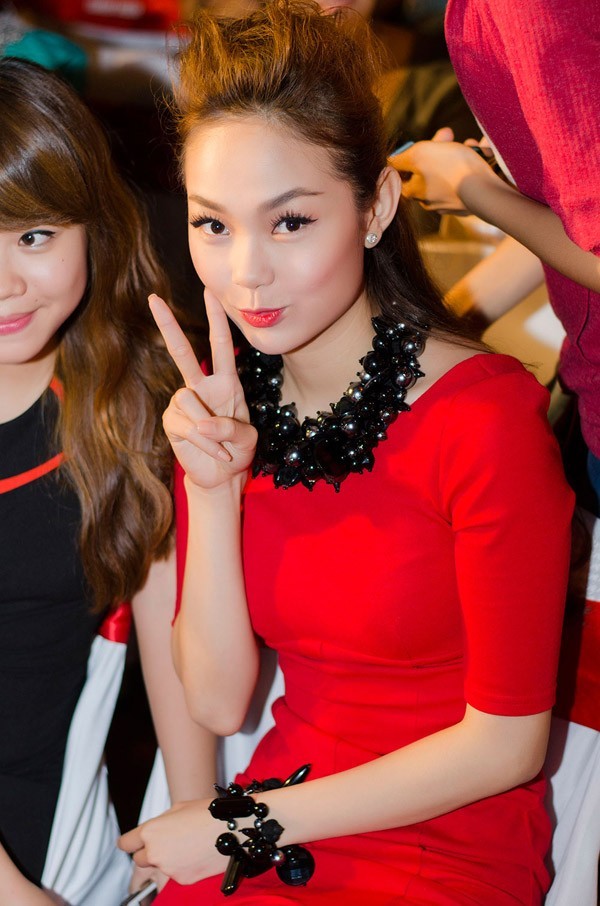 Minh Hằng từng tham gia nhiều chương trình biểu diễn, đóng phim... cô được công chúng yêu quý và cũng là một trong 5 người đẹp thu hút phía mạnh