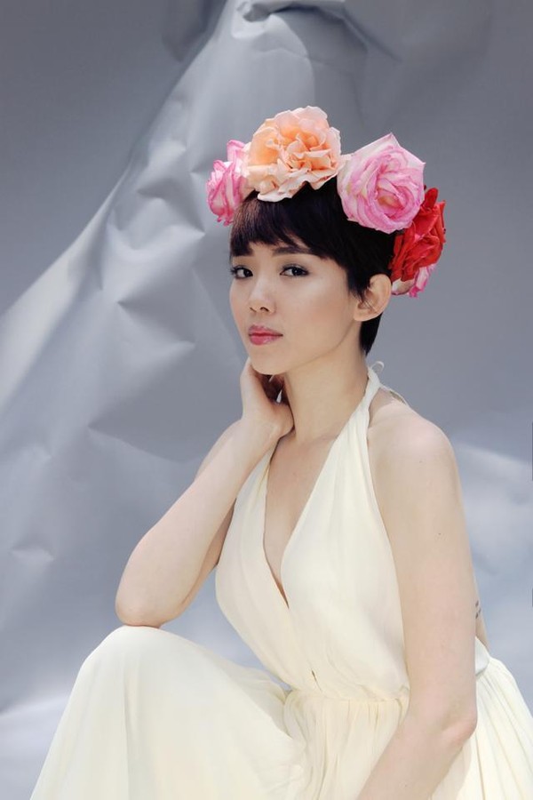 Người được nhắc tới tiếp theo là Tóc Tiên, người ta biết tới cô nhiều hơn trong vai trò là ca sĩ