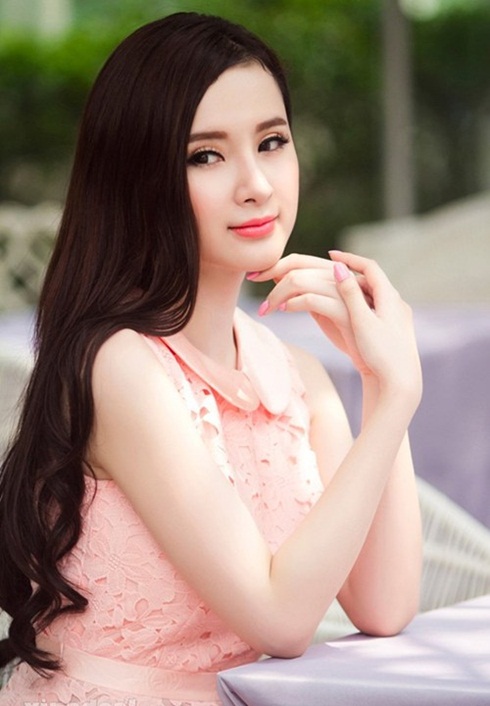 Sự lột xác từ cô diễn viên ngây thơ ngày nào, thành 1 cô gái gợi cảm, cá tính củaAngela Phương Trinh đã ''đốt mắt'' không biết bao nhiêu chàng trai.
