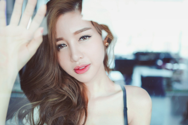 là một người mẫu nóng bỏng nhưng Elly Trần cũng như nhiều cô gái khác, có cuộc sống bình thường với các sở thích nữ tính như nấu ăn, quay những clip ngắn vui vẻ... nguồn ảnh tổng hợp từ nhiều kênh truyền thông khác nhau