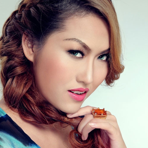 Với vẻ đẹp bốc lửa cùng những hành động lả lơi, khêu gợi... Phi Thanh Vân luôn làm các vai diễn gái hư trở nên nuột nà.