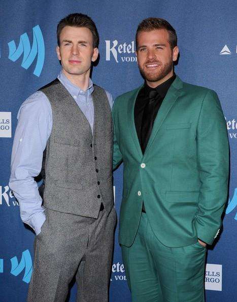 Scott Evans cũng đã nói rõ về giới tính của mình và điều này làm nhiều trái tim các cô gái tan vỡ