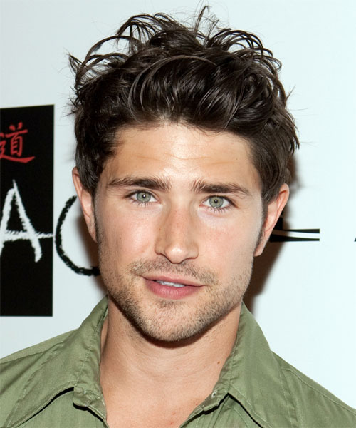 Tiếp đến là Matt Dallas người đứng thứ 2 trong danh sách những sao nam của truyền hình thế giới sở hữu vẻ đẹp trai chết người và đồng tính