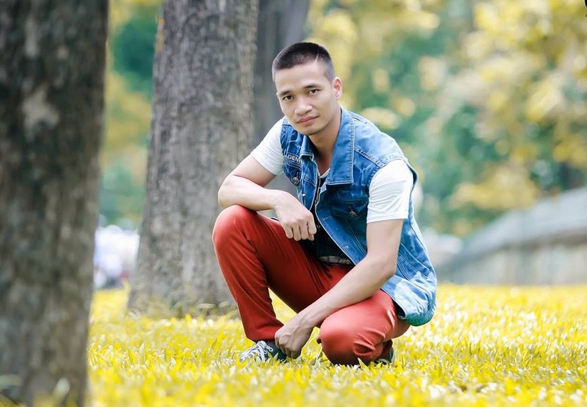 Trang cá nhân của anh cũng không được cập nhật thường xuyên dù trước đây nó là nơi để anh giao lưu, chia sẻ đời sống cá nhân, công việc làm ăn và những bản cover ''cười ra nước mắt'' của mình.