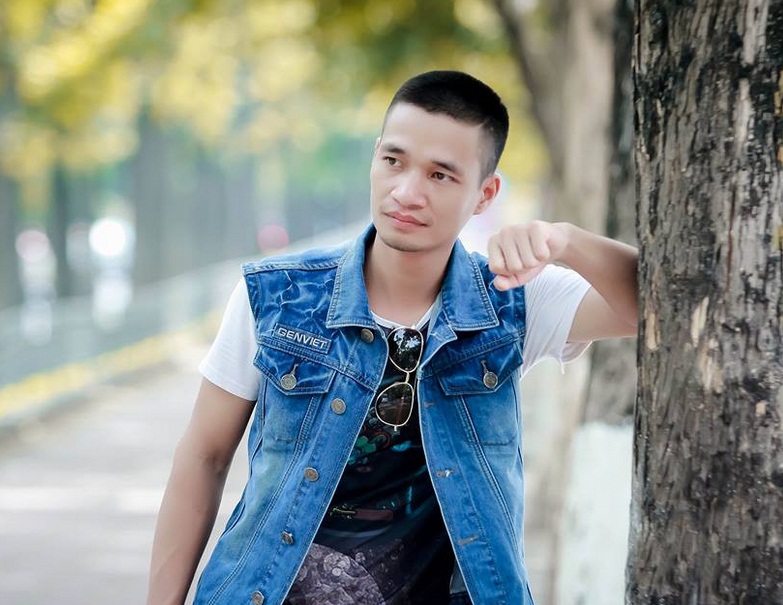 Lệ Rơi sinh năm 1987, công việc 13Win22 com hiện đang mở trong TP.HCM không được thuận lợi, anh rơi vào cảnh nợ nần, thua lỗ do việc 13Win22 com hiện đang mở bị đình trệ, không có khách.